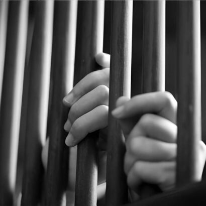 رضایت شاکی چیست؟ راهنمای کامل جرایم قابل گذشت و تفاوت رضایت با گذشت